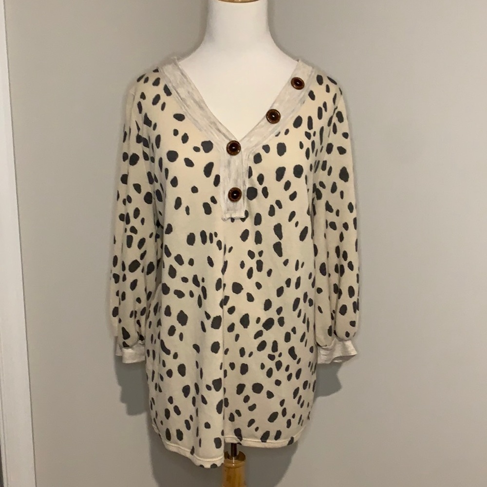 Bibi V-neck Leopard Top with Button Detail